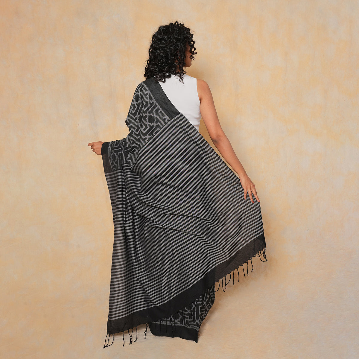 CHARBHUJA Handloom Cotton Saree - Black and White
