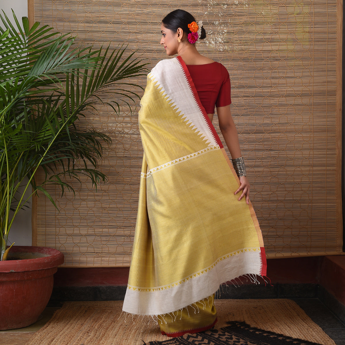 BADHTE KADAM KUMBHA Tussar Silk Saree - Ivory & Moss Gold